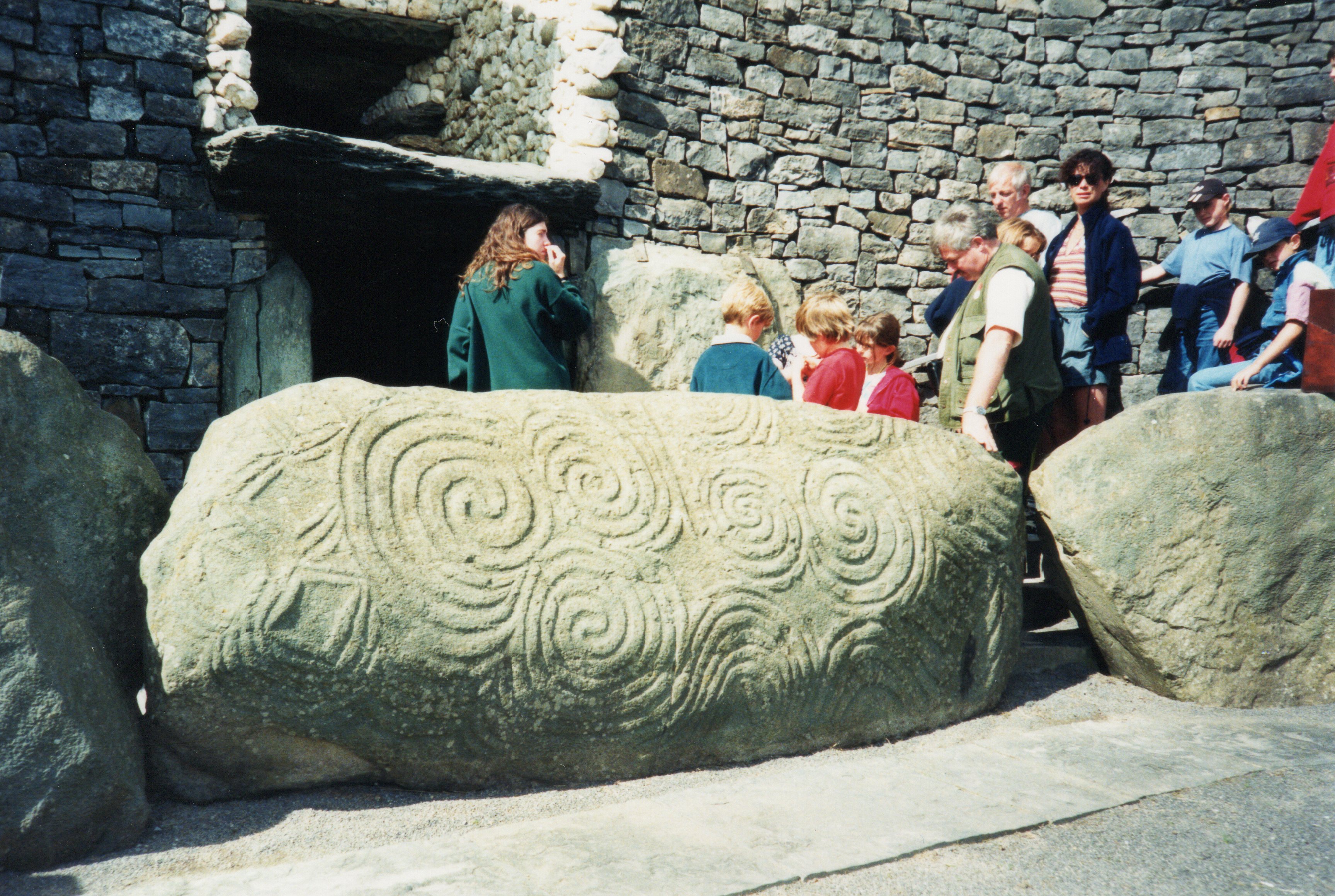 Newgrange — © Geograph contributor, CC BY-SA 2.0, via Wikimedia Commons